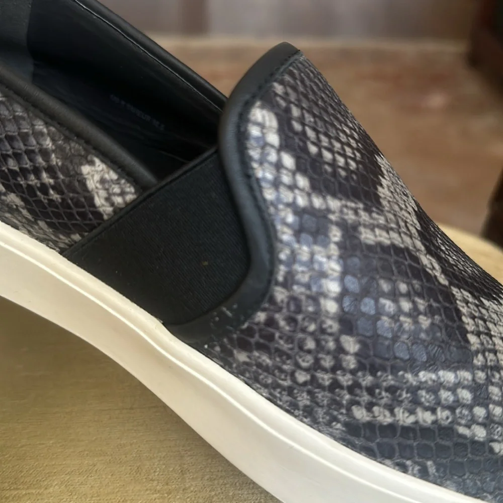 Vince Women's Blair Leather Slip On Sneakers Gray Snake Print Size 9.5